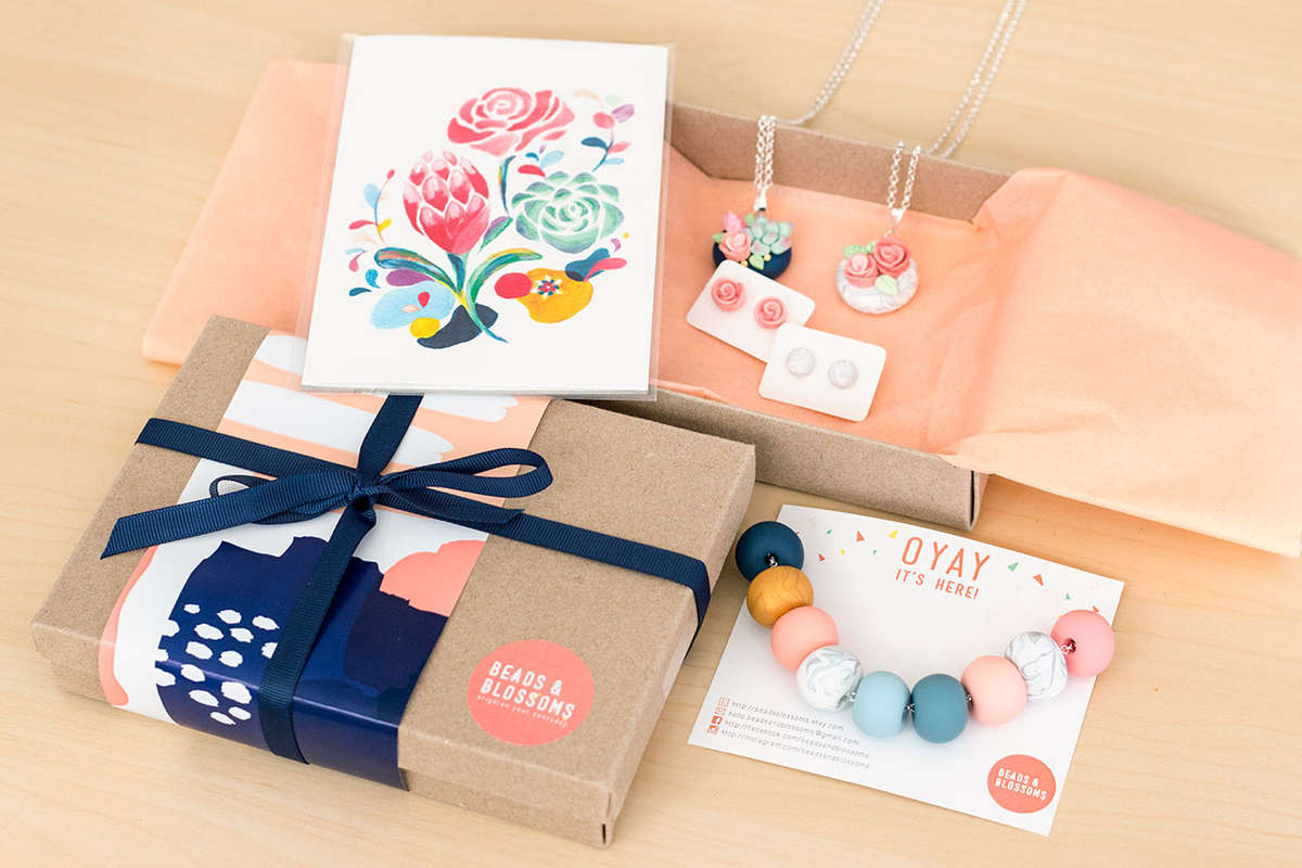 Món quà được gói ghém chỉn chu thắt nơ đẹp mắt thường ghi điểm cao Món quà được gói ghém chỉn chu thắt nơ đẹp mắt thường ghi điểm cao